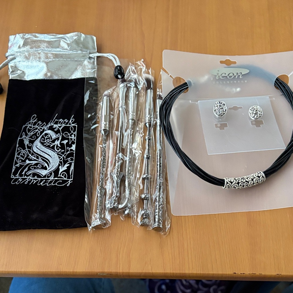 Storybook Harry Potter Brushes and Jewelry Set